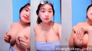 Cewek Cantik Berpayudara Besar Pamer Payudara Super Nikmat