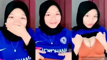 Cewek Manis Pamer Tetek Bulat Montok Bikin Ngaceng